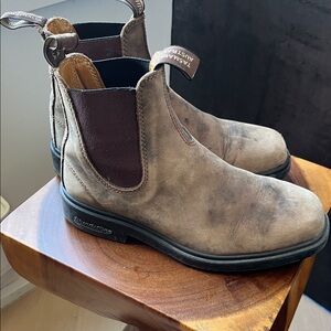 Blundstone unisex distressed Brown Suede Boots